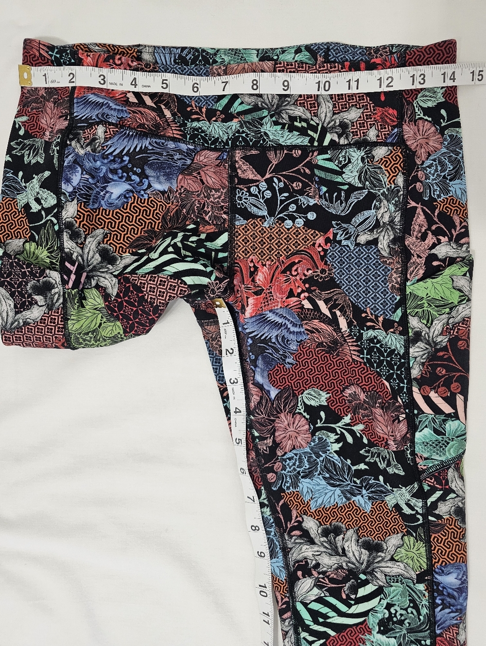 Lululemon Size 8 Floral Patchwork Leggings Black Multicolor Yoga Pants - Picture 9 of 10